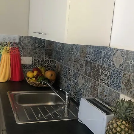 דירה Agianapanest